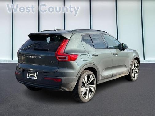 2026 Volvo XC40 B5 Ultra