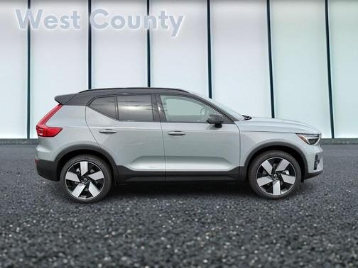 2025 Volvo EX40 Twin Motor Plus