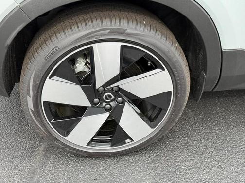 2025 Volvo EX40 Twin Motor Plus