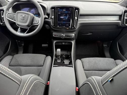 2025 Volvo EX40 Twin Motor Plus