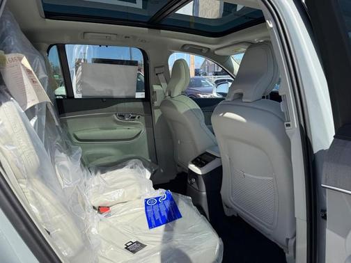 2025 Volvo XC90 Plug-In Hybrid T8 AWD Ultra 7-Seater