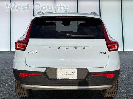 2025 Volvo XC40 B5 Plus Bright Theme