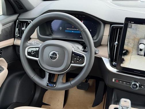 Crystal White Pearl 2026 Volvo XC90 B6 Plus 7-Seater