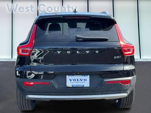 2023 Volvo XC40 B5 Ultimate Bright Theme
