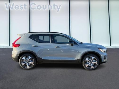 2026 Volvo XC40 B5 Plus