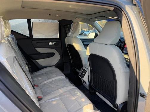 2026 Volvo XC40 B5 Plus