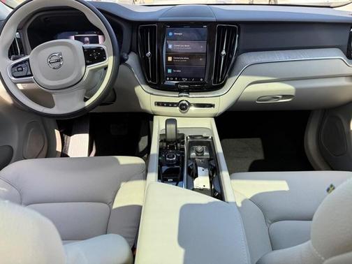 2025 Volvo XC60 B5 AWD Plus