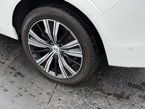 2023 Volvo XC60 B6 Ultimate Bright Theme