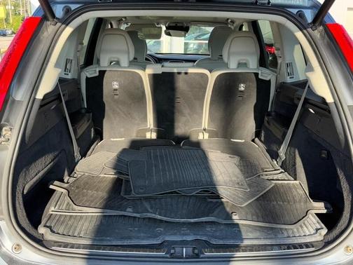 2019 Volvo XC90 T6 Momentum