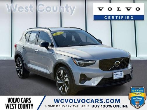 2023 Volvo XC40 B5 Ultimate Dark Theme