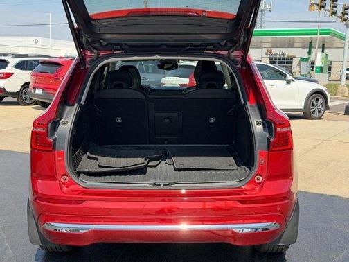 2022 Volvo XC60 Recharge Plug-In Hybrid T8 Inscription Expression