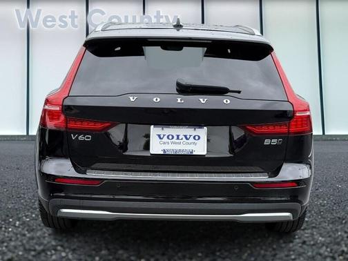 2024 Volvo V60 Cross Country B5 Ultimate