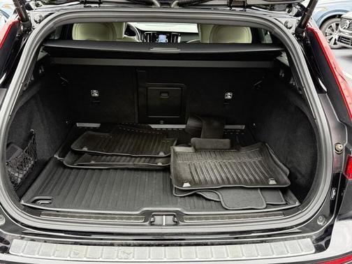 2024 Volvo V60 Cross Country B5 Ultimate
