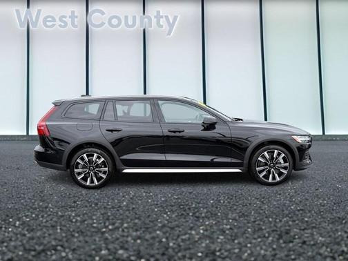 2024 Volvo V60 Cross Country B5 Ultimate