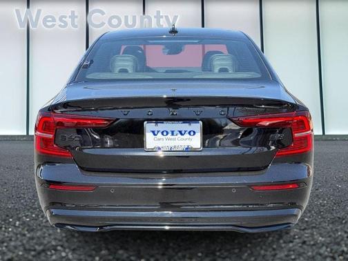 2024 Volvo S60 B5 Plus Black Edition