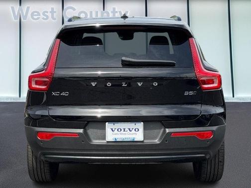 Onyx Black 2025 Volvo XC40 B5 Plus Dark Theme