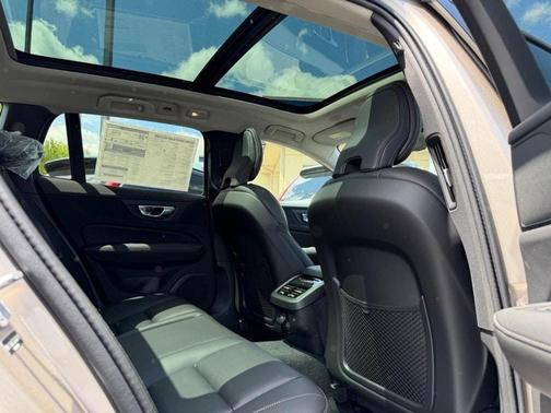 Bright 2026 Volvo V60 Cross Country B5 Ultra