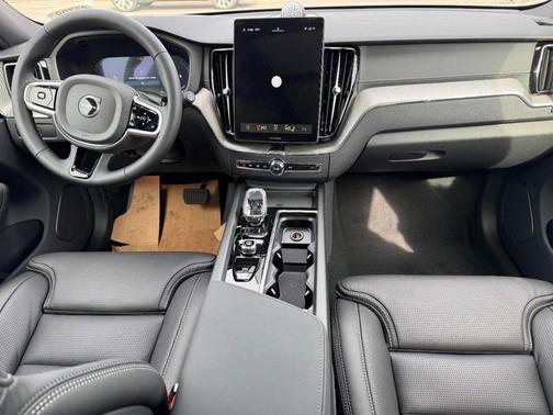 2026 Volvo XC60 B5 Ultra Black Edition