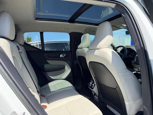 Crystal White 2024 Volvo XC40 B5 Plus Bright Theme