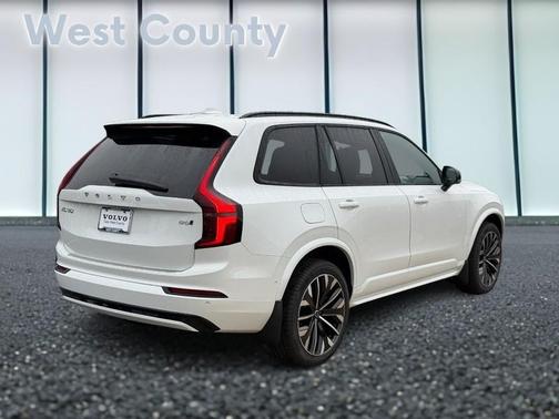 2026 Volvo XC90 B6 AWD Ultra Dark Theme 7-Seater