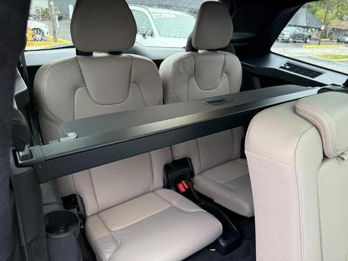 2026 Volvo XC90 B6 AWD Ultra Dark Theme 7-Seater