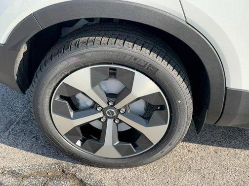 2026 Volvo XC40 B4 FWD Plus