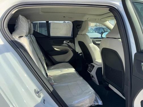 2026 Volvo XC40 B4 FWD Plus