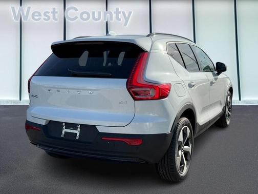 2026 Volvo XC40 B4 FWD Plus