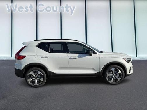 Crystal White 2026 Volvo XC40 B4 FWD Plus