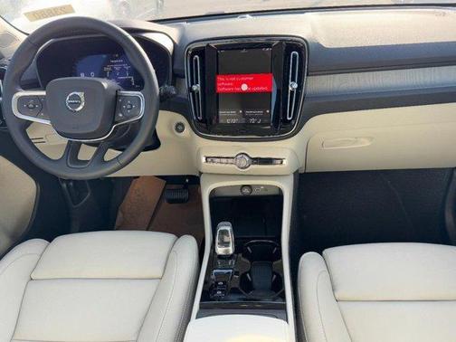 2026 Volvo XC40 B4 FWD Plus