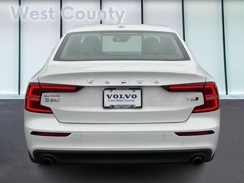 2021 Volvo S60 T6 Momentum