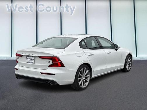 2021 Volvo S60 T6 Momentum
