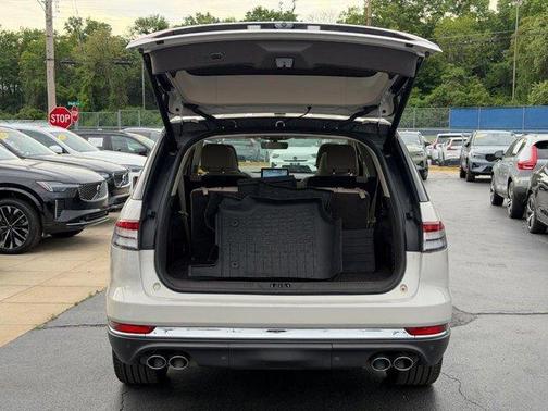 Pearl Metallic 2022 Lincoln Aviator Reserve AWD