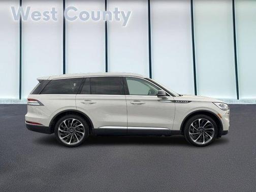 Pearl Metallic 2022 Lincoln Aviator Reserve AWD