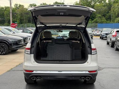 Pearl Metallic 2022 Lincoln Aviator Reserve AWD