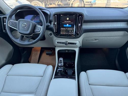 2026 Volvo XC40 B5 Ultra