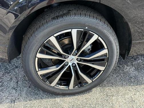 2025 Volvo XC60 B5 AWD Plus