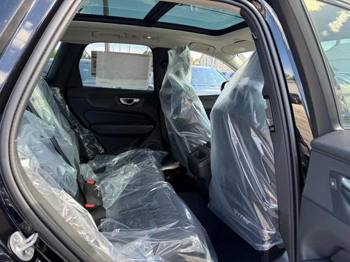 2025 Volvo XC60 B5 AWD Plus