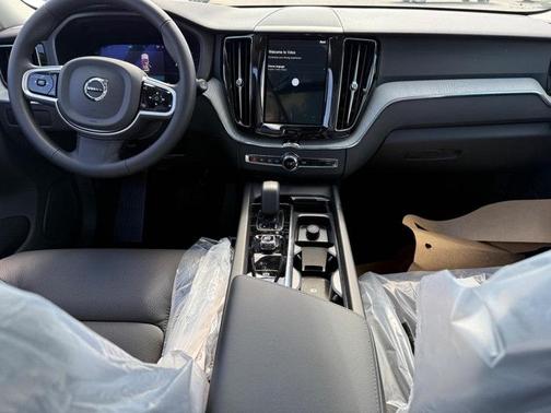 2025 Volvo XC60 B5 AWD Plus