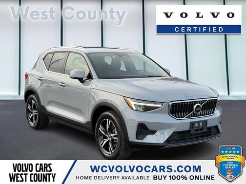 2025 Volvo XC40 B5 Core Bright Theme