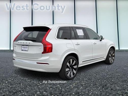 2024 Volvo XC90 Recharge Plug-In Hybrid T8 Ultimate Bright Theme 7-Seater