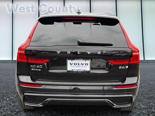 2022 Volvo XC60 B6 R-Design