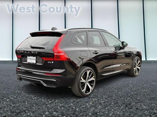 2022 Volvo XC60 B6 R-Design