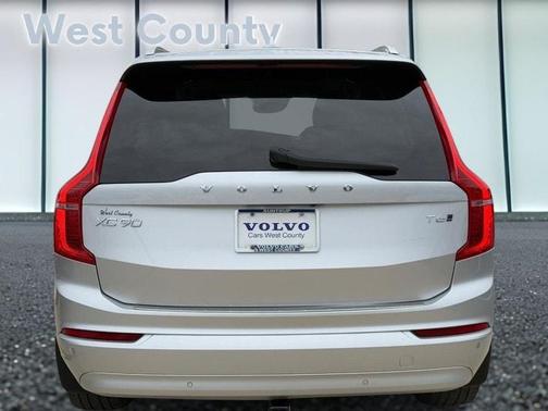 2022 Volvo XC90 T6 Momentum 7 Passenger