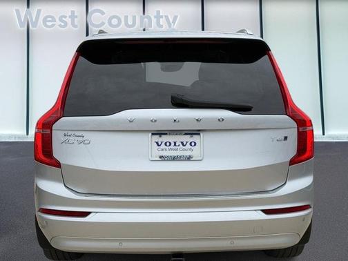 2022 Volvo XC90 T6 Momentum 7 Passenger