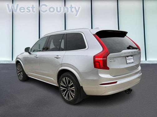 2022 Volvo XC90 T6 Momentum 7 Passenger