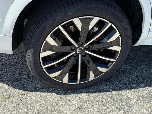 2025 Volvo XC90 Plug-In Hybrid T8 Plus 7-Seater