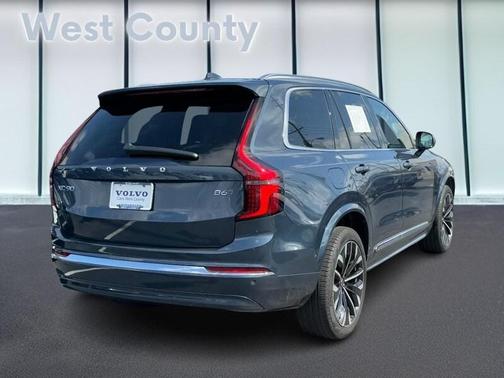 2025 Volvo XC90 B6 Plus 7-Seater