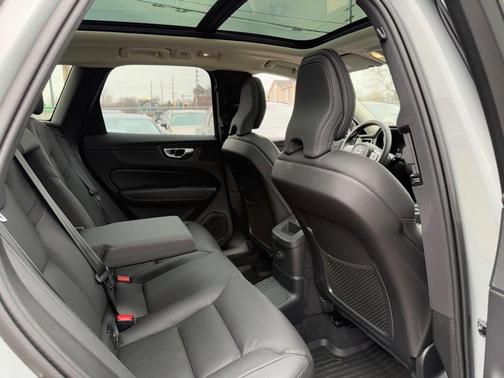 2025 Volvo XC60 Plug-In Hybrid T8 AWD Plus