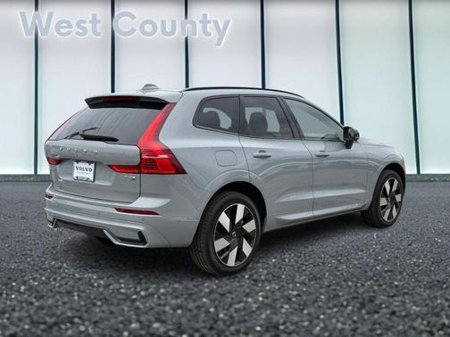 2025 Volvo XC60 Plug-In Hybrid T8 AWD Plus